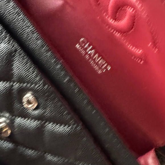 CHANEL Black Quilted Flap Shoulder Bag with Silver Hardware - Picture 6 of 8